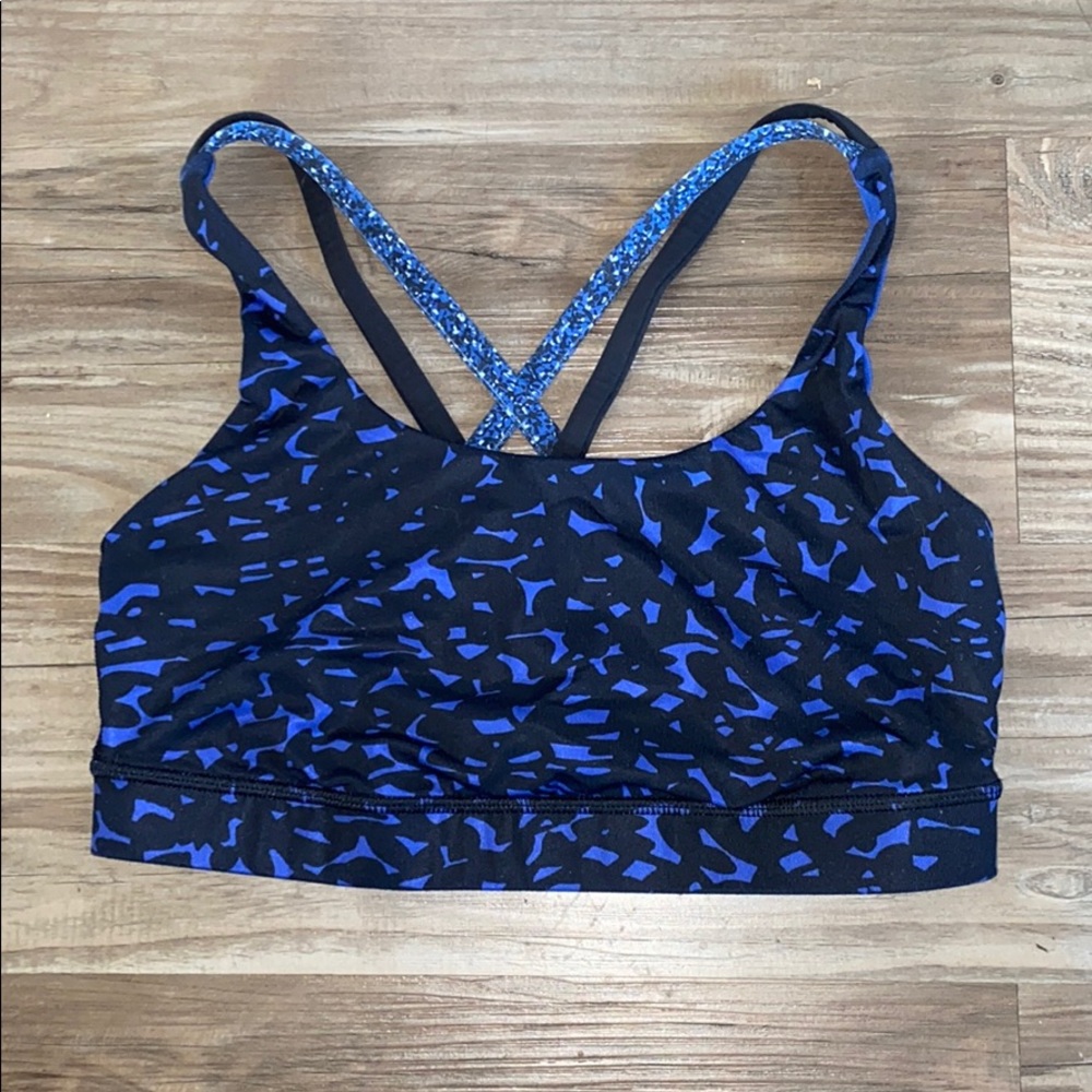 Lululemon Energy Sports Bra Size 6 EUC RARE!!!!